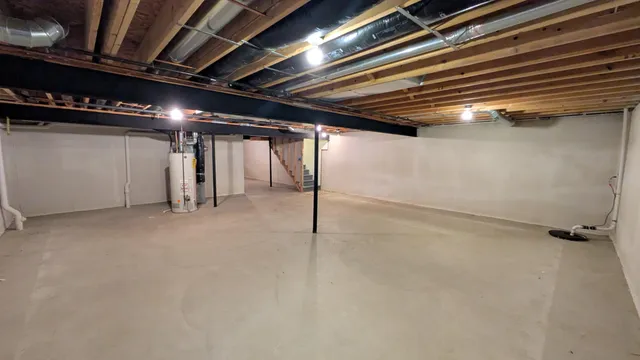 $275,000 | 23721 West Lake Circle, Unit 14, Trenton, MI 48183