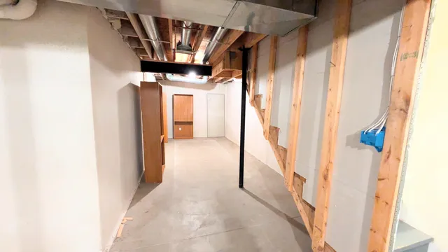 $275,000 | 23721 West Lake Circle, Unit 14, Trenton, MI 48183