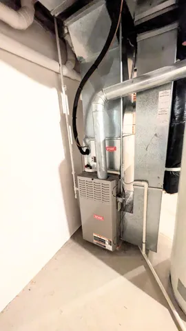 $275,000 | 23721 West Lake Circle, Unit 14, Trenton, MI 48183