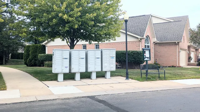 $275,000 | 23721 West Lake Circle, Unit 14, Trenton, MI 48183