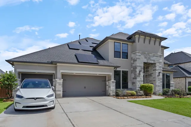 $949,990 | 140 Lakehouse Landing Drive, Katy, TX 77493