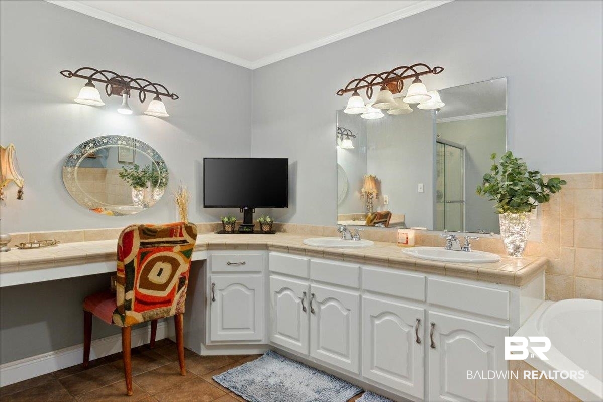 9830 Pineview Avenue Theodore, AL 36582 - Photo 12 of 54 Make Up Desk Primary Bath