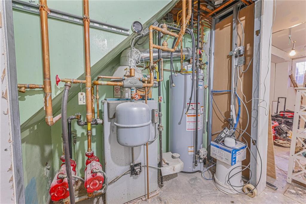 1237 82nd Street Brooklyn, NY 11228 - Photo 20 of 24 a room with musical instruments