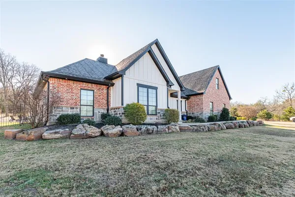 $854,999 | 101 Lakeview Trail, Mabank, TX 75147