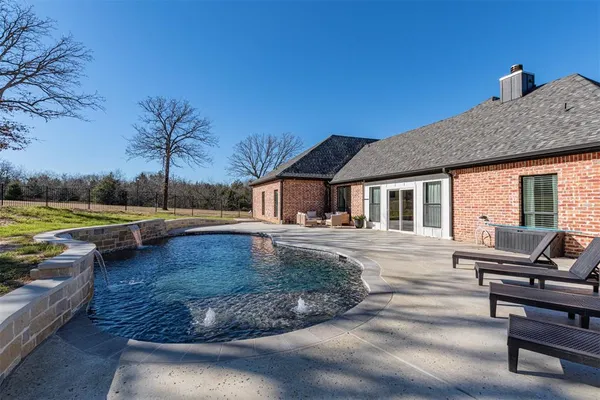$854,999 | 101 Lakeview Trail, Mabank, TX 75147