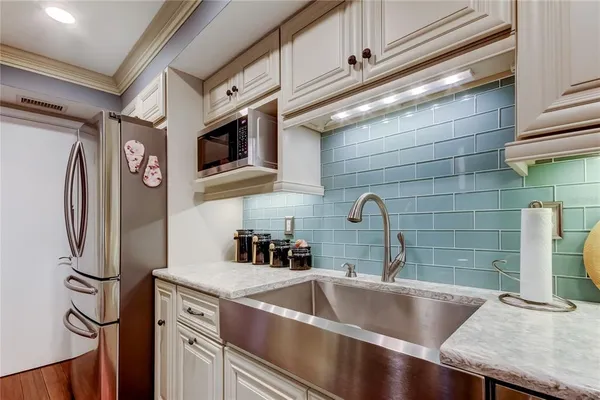 a close view of sink and tap