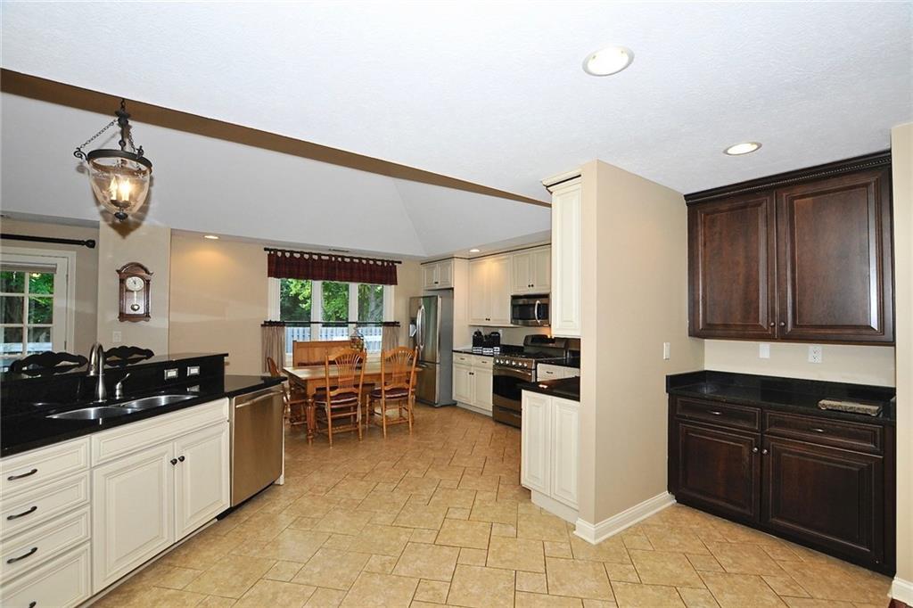 12341 Brompton Road Carmel, IN 46033 - Photo 12 of 47 Gallery Image 12
