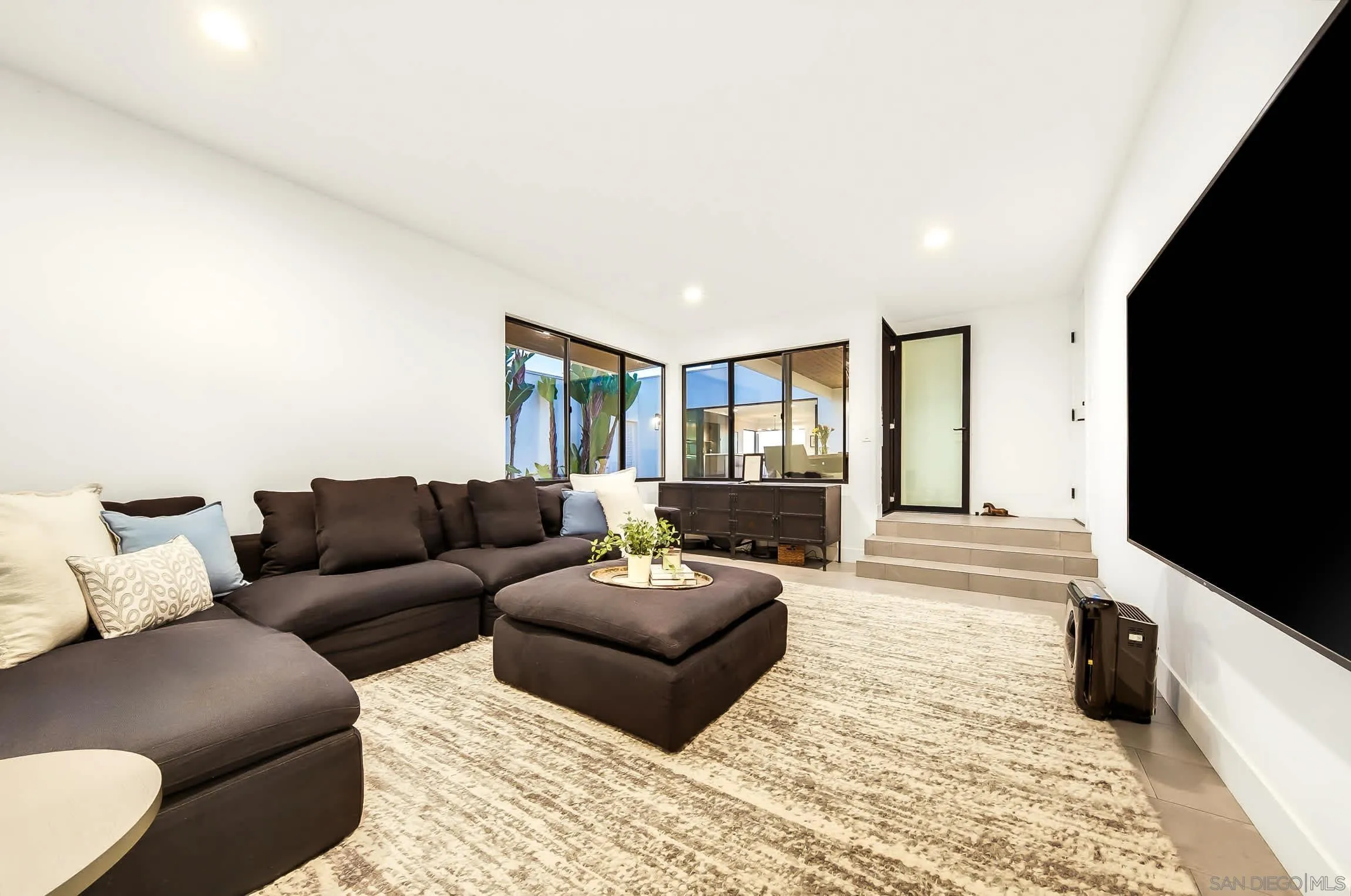 5842 Sagebrush Road La Jolla, CA 92037 - Photo 38 of 54 Gallery Image 38