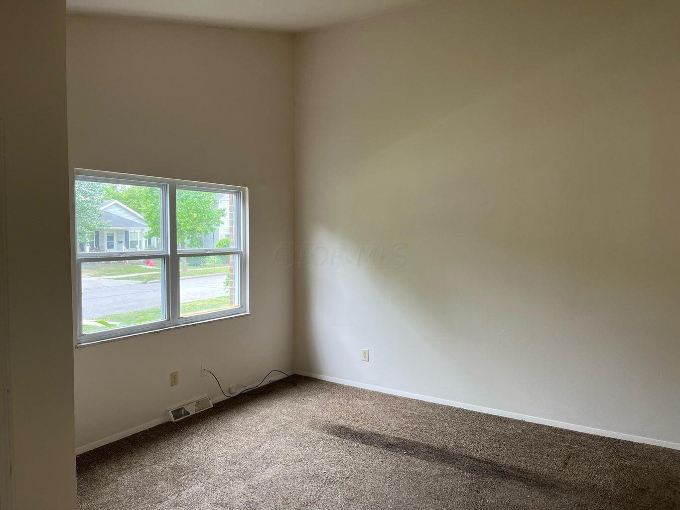 30 High Street Delaware, OH 43015 - Photo 2 of 11 Living