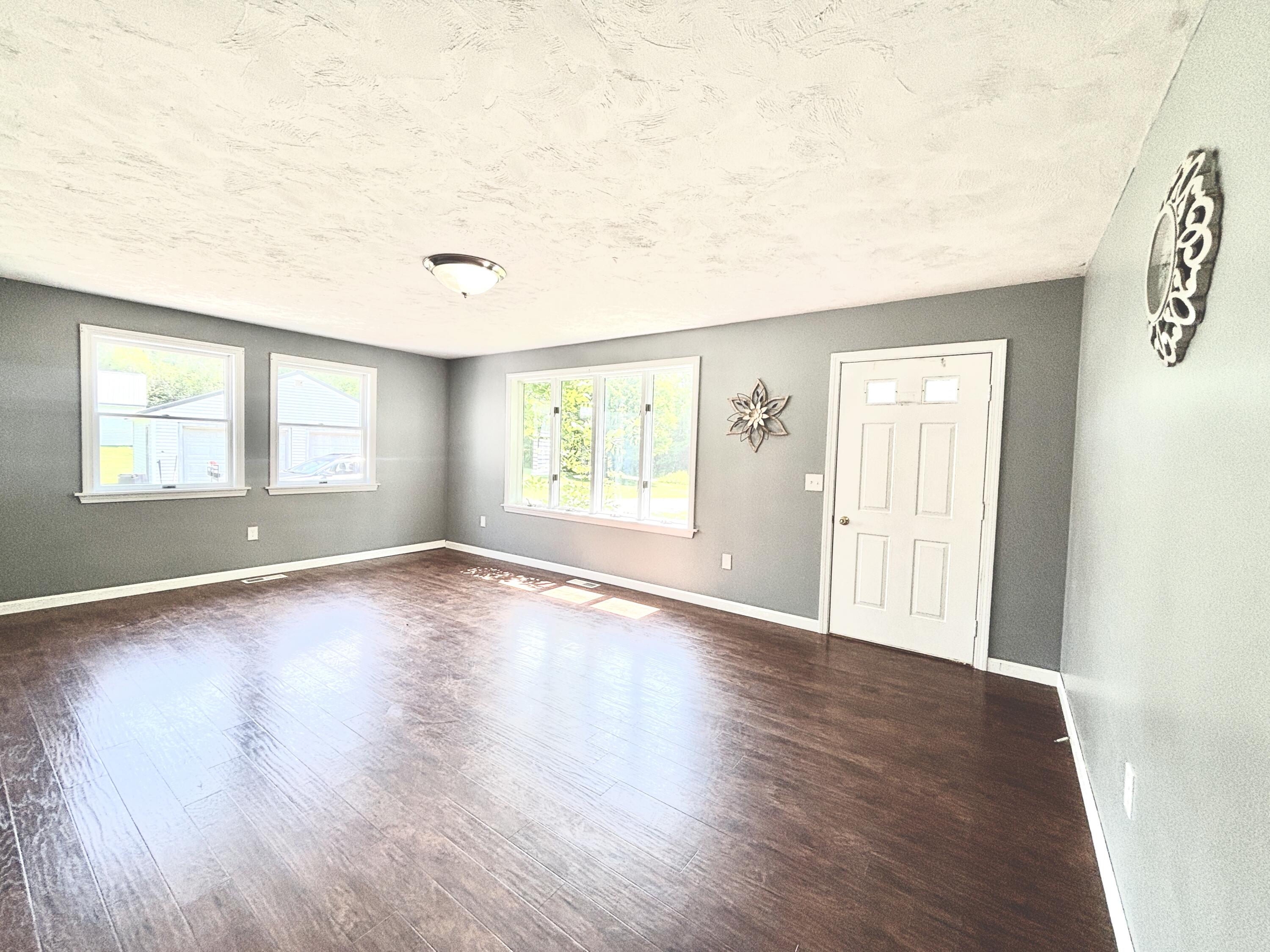 610 Silvers Mills Road Sangerville, ME 04479 - Photo 32 of 52 Living room
