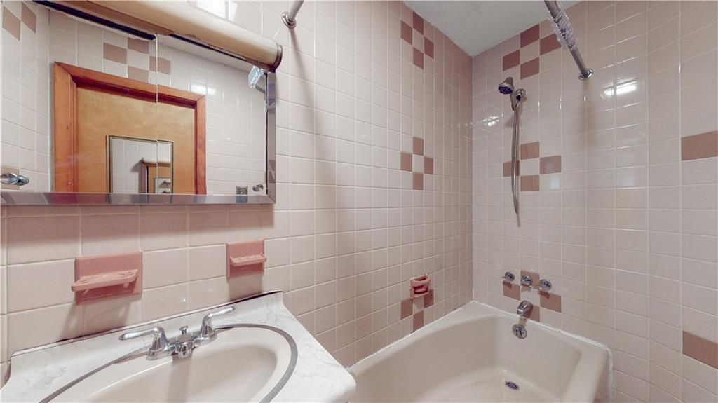 29 3rd Place Brooklyn, NY 11231 - Photo 20 of 25 a bathroom with a tub sink and mirror