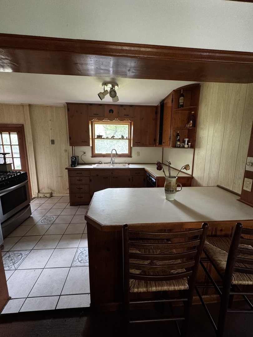 409 Ski Hill Road Fox River Grove, IL 60021 - Photo 9 of 40