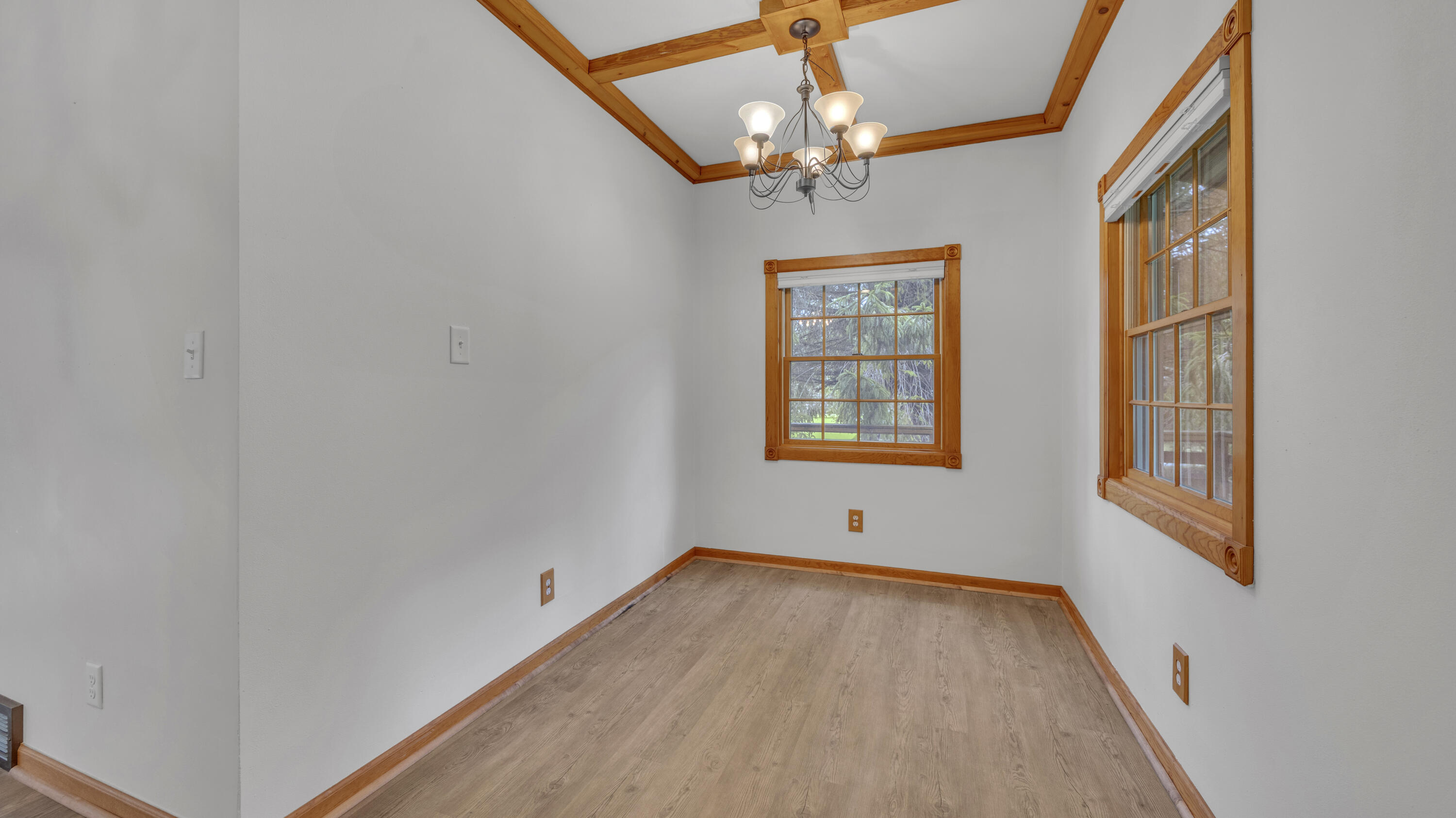 2423 Sandy Bay Road Two Rivers, WI 54241 - Photo 20 of 56 Dinning room