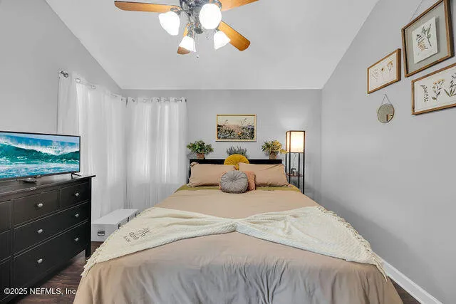 a view of front of a house with a yard