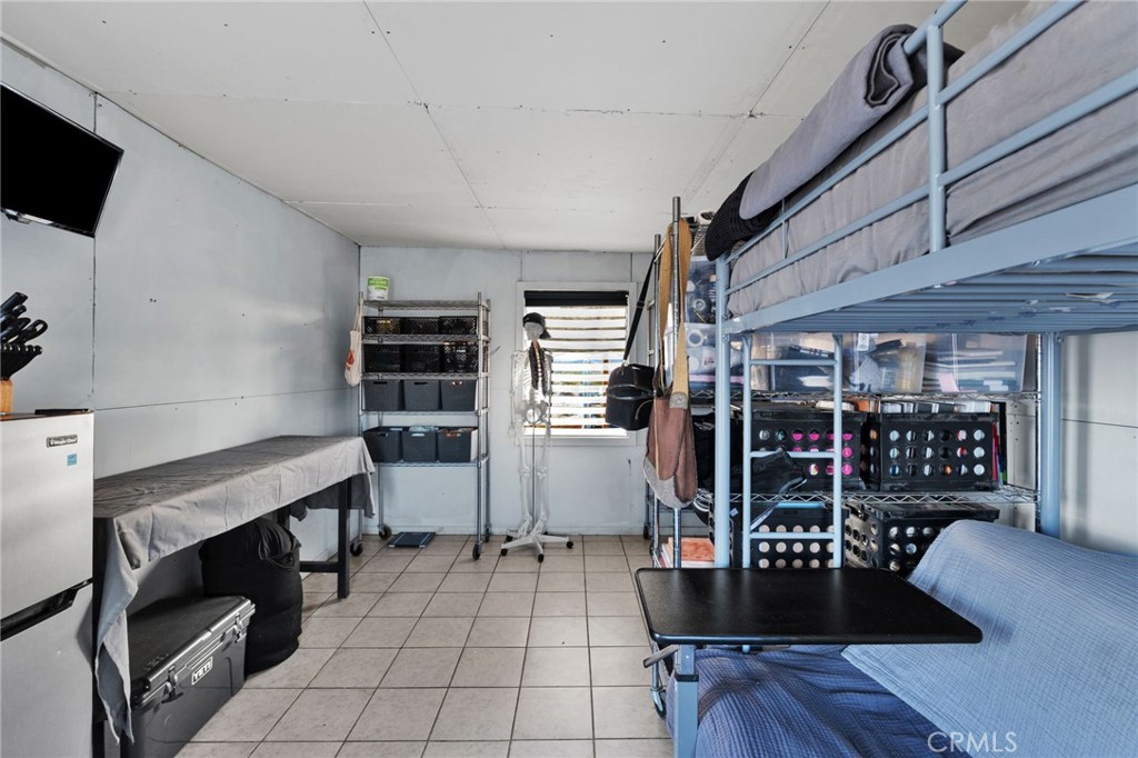 68476 Pole Line Road Twentynine Palms, CA 92277 - Photo 12 of 25 a kitchen with stainless steel appliances a stove and cabinets