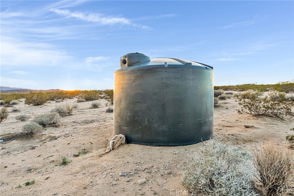 68476 Pole Line Road Twentynine Palms, CA 92277 - Photo 17 of 25 a view of a dry yard