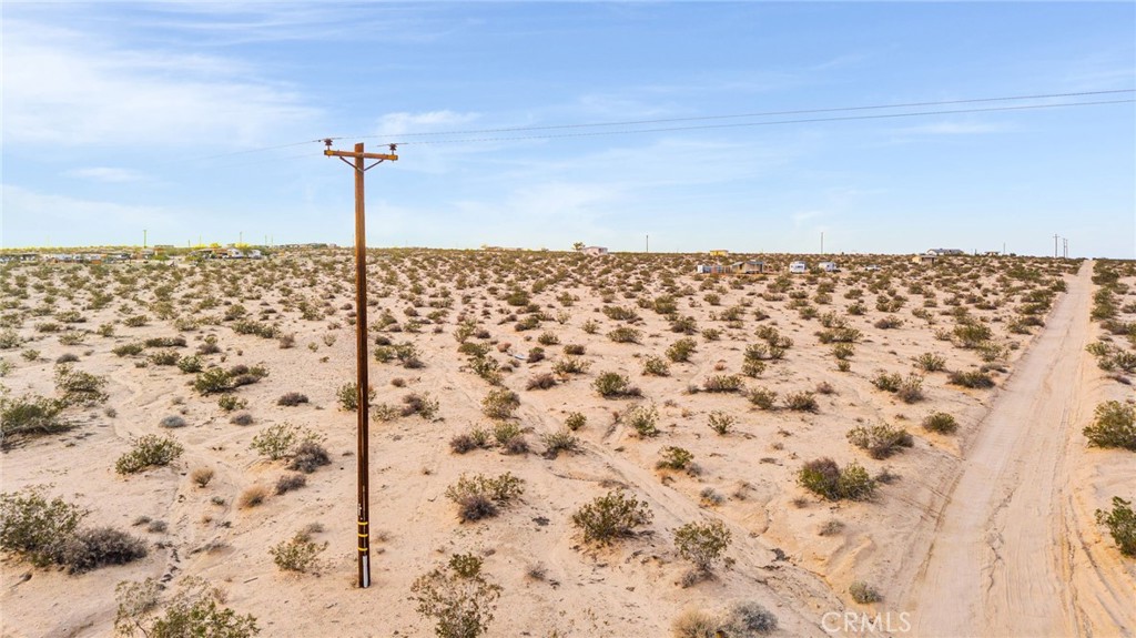 68476 Pole Line Road Twentynine Palms, CA 92277 - Photo 20 of 25 a close up of a shower in a yard