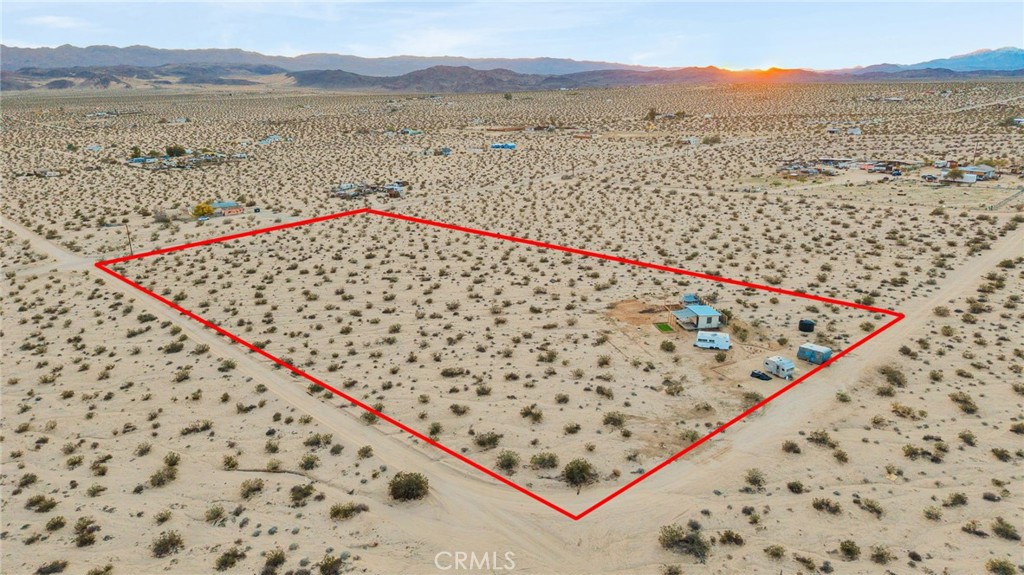 68476 Pole Line Road Twentynine Palms, CA 92277 - Photo 21 of 25 a view of a terrace with a bench