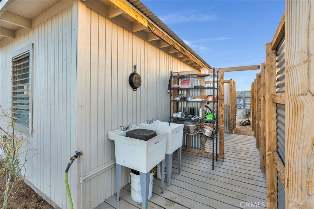 68476 Pole Line Road Twentynine Palms, CA 92277 - Photo 4 of 25