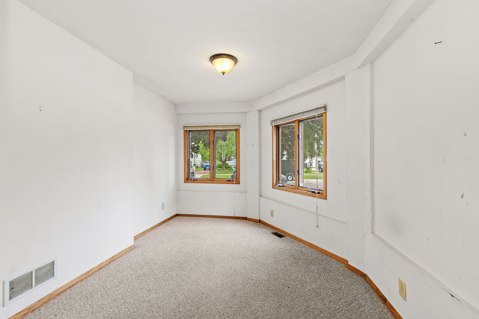 1302 State Street DeKalb, IL 60115 - Photo 9 of 21