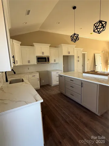 $427,000 | 4932 Southview Drive, Hickory, NC 28602