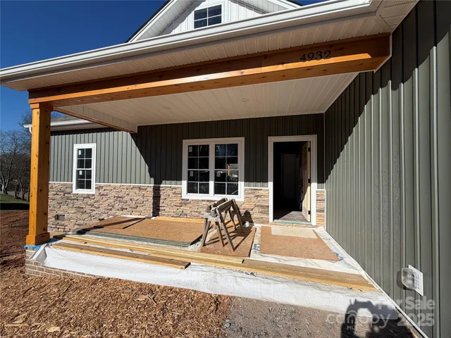 $427,000 | 4932 Southview Drive, Hickory, NC 28602