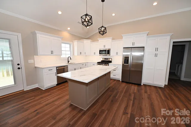 $427,000 | 4932 Southview Drive, Hickory, NC 28602