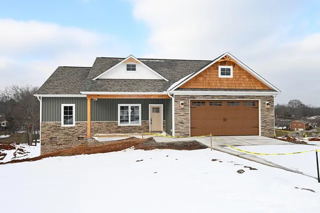 $427,000 | 4932 Southview Drive, Hickory, NC 28602