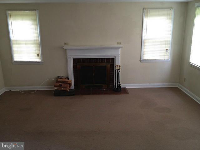 1501 Oakridge Road Baltimore, MD 21218 - Photo 9 of 9 Living Room