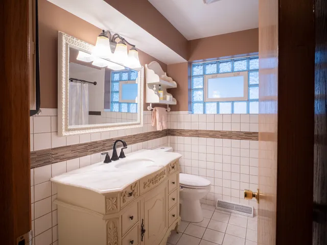 $440,000 | 4841 North Rutherford Avenue, Chicago, IL 60656