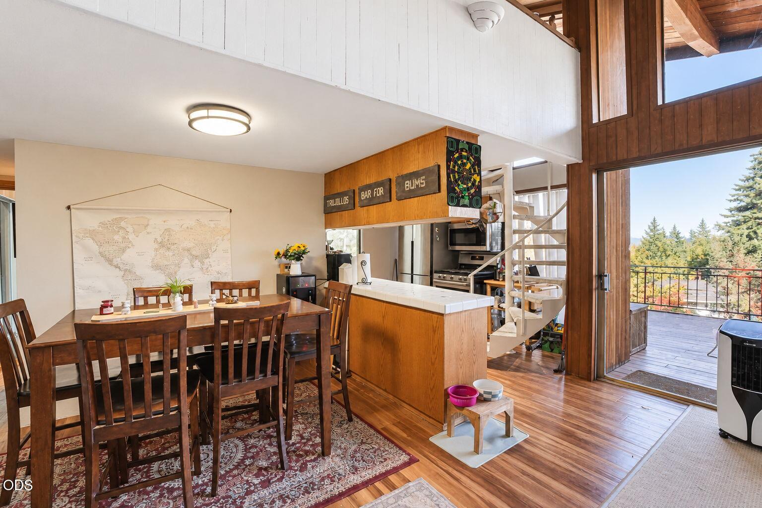 2020 Ridge Way Medford, OR 97504 - Photo 5 of 27 Gallery Image 5