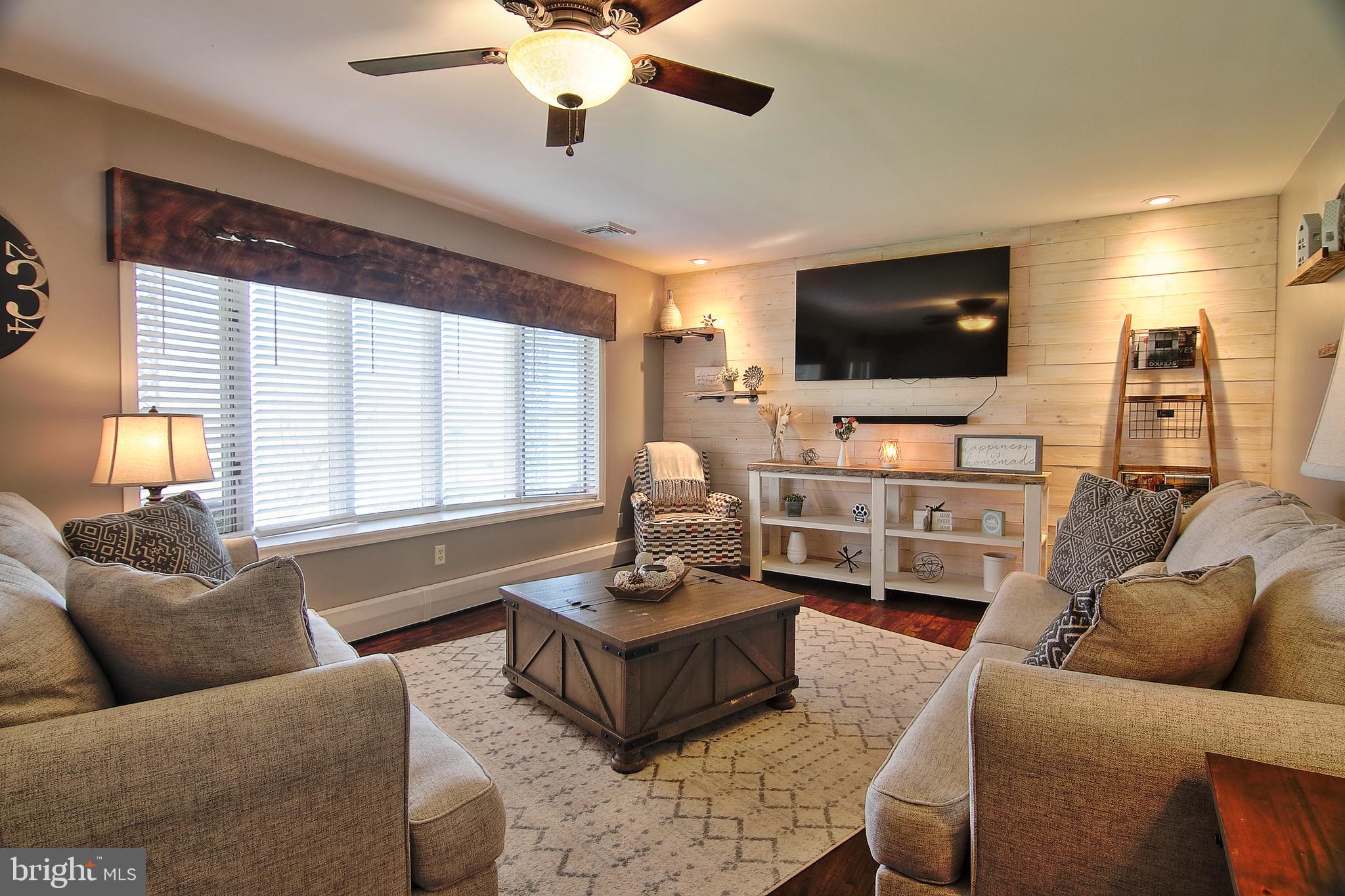 2381 Yost Road Bath, PA 18014 - Photo 4 of 42 Living Room