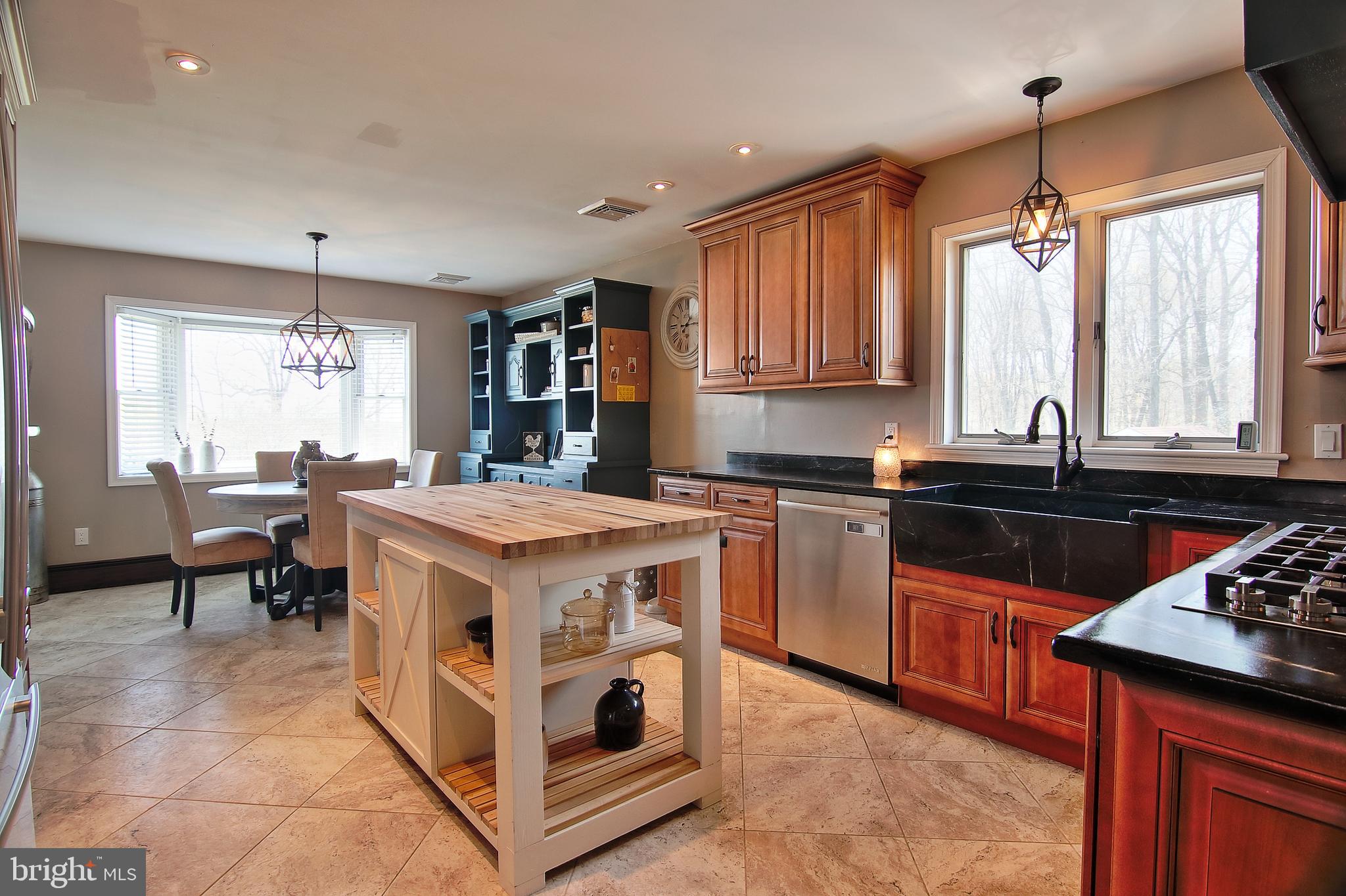 2381 Yost Road Bath, PA 18014 - Photo 6 of 42 Eat-in-Kitchen