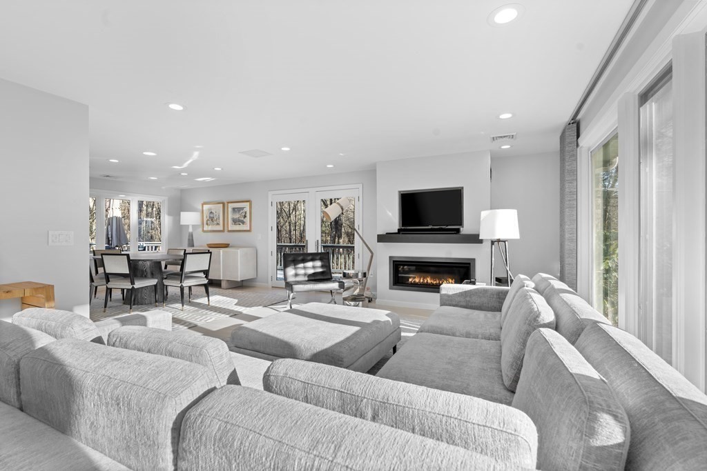 19 Barney Hill Road Wayland, MA 01778 - Photo 4 of 27 Gallery Image 4