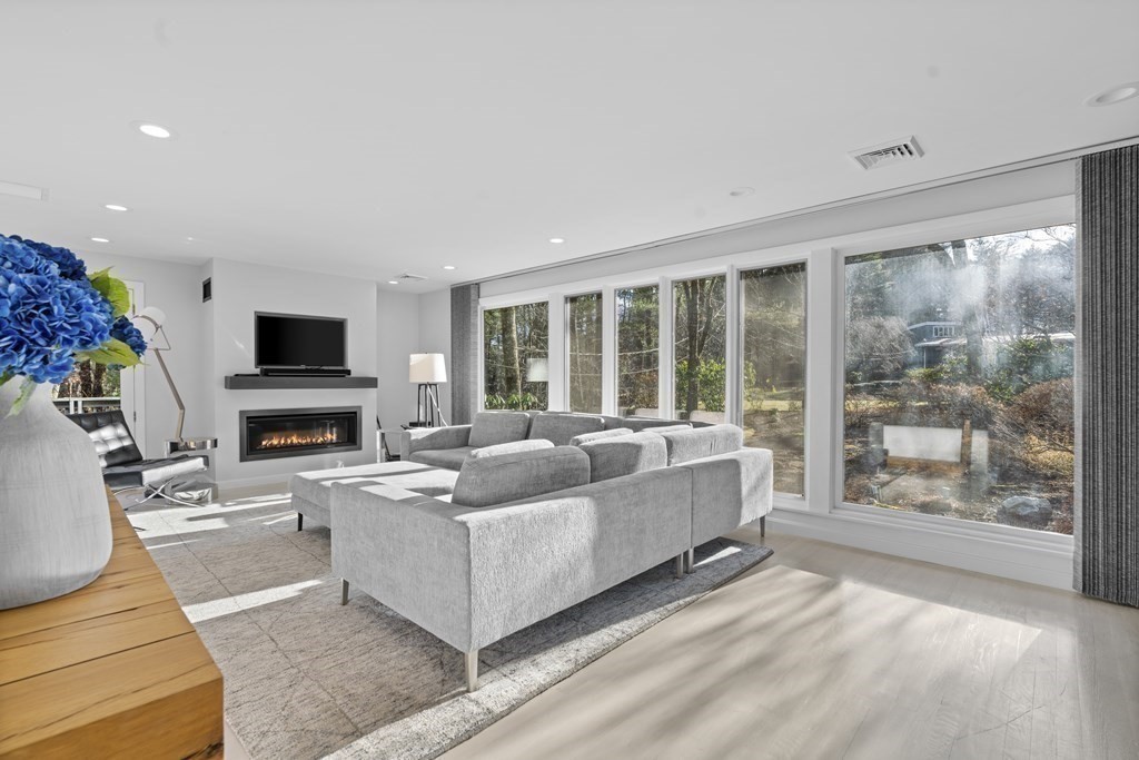 19 Barney Hill Road Wayland, MA 01778 - Photo 7 of 27 Gallery Image 7