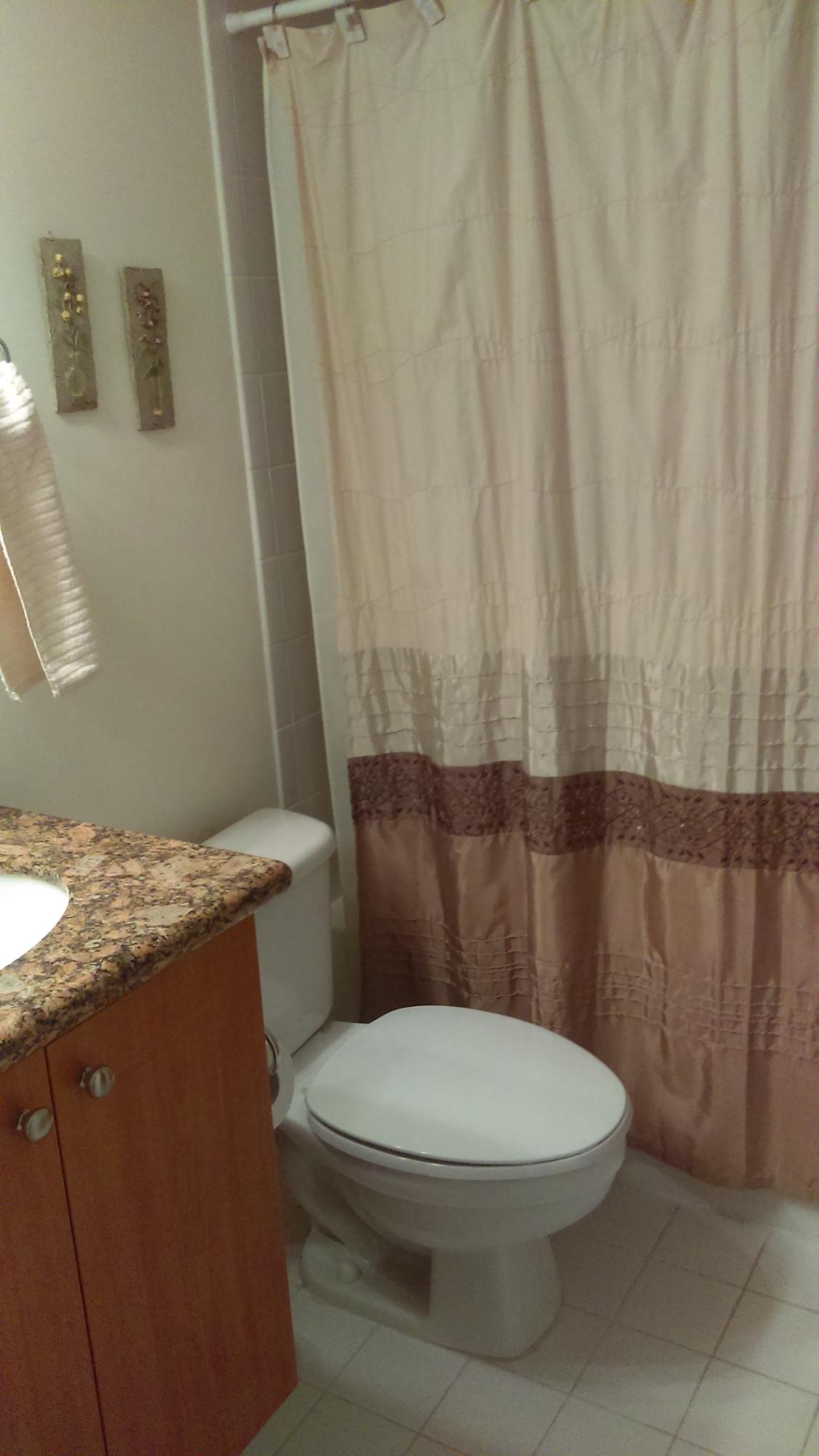 820 Lavers Circle, Unit G402 Delray Beach, FL 33444 - Photo 14 of 23 2nd bath