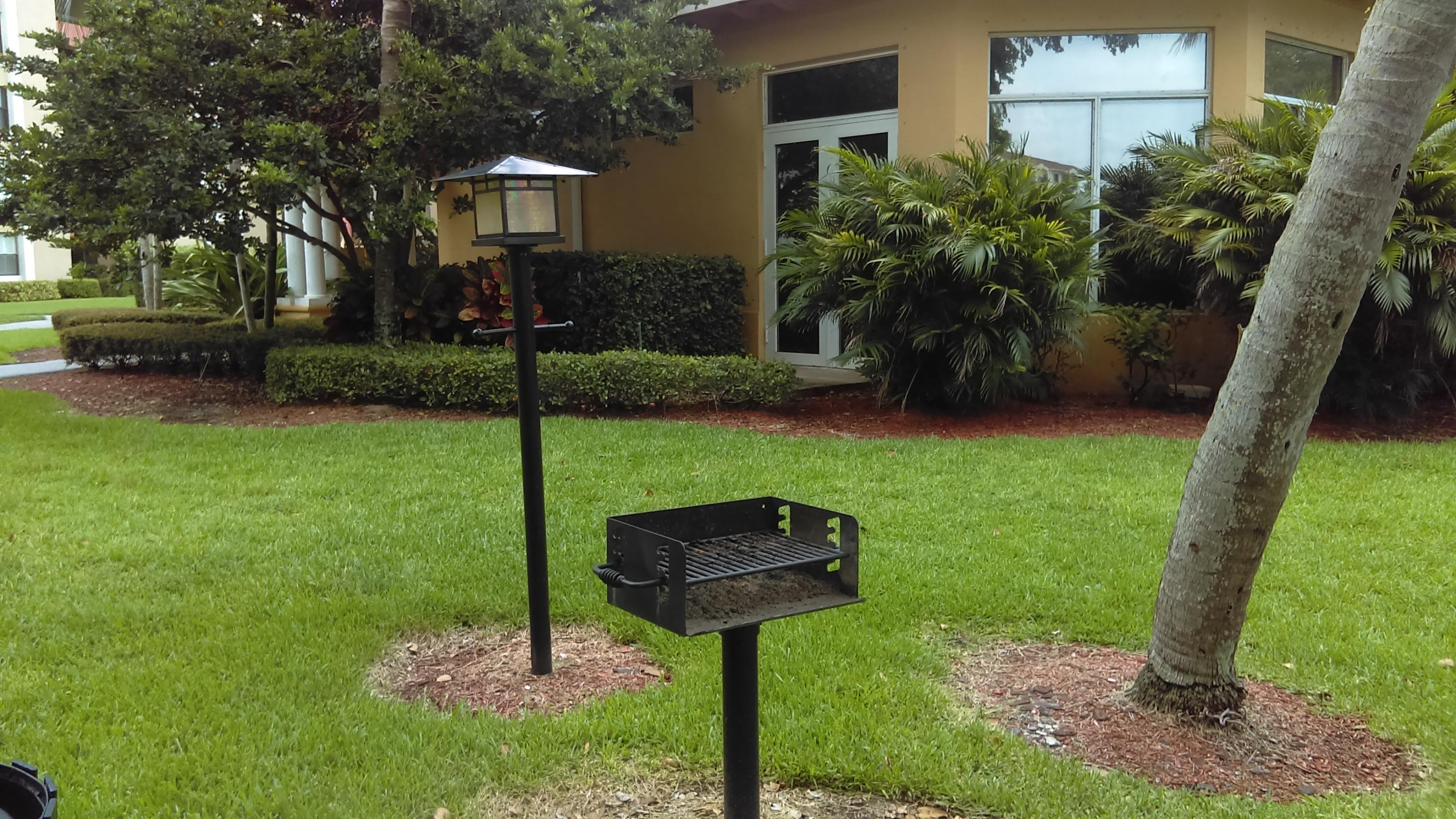 820 Lavers Circle, Unit G402 Delray Beach, FL 33444 - Photo 23 of 23 bbq area