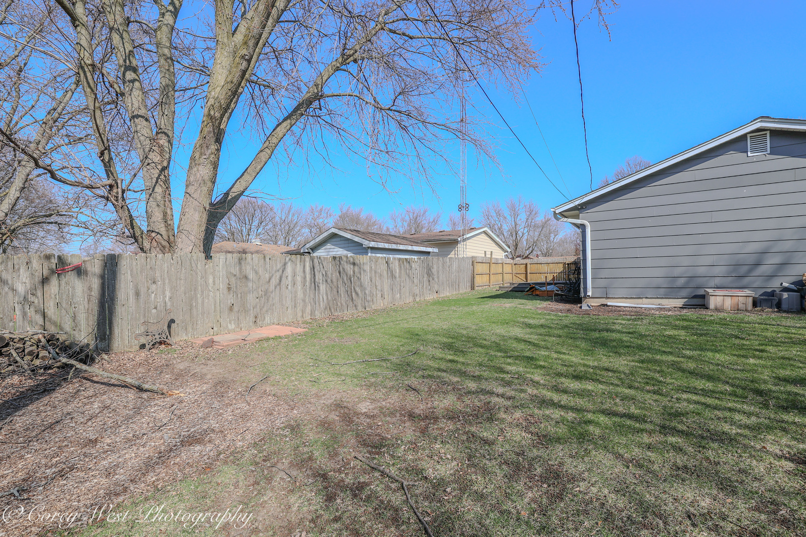 1811 South 7th Street DeKalb, IL 60115 - Photo 33 of 36 a backyard of a house