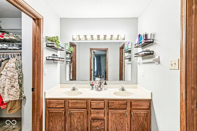 $330,000 | 516 Palmyra Drive, Indianapolis, IN 46239