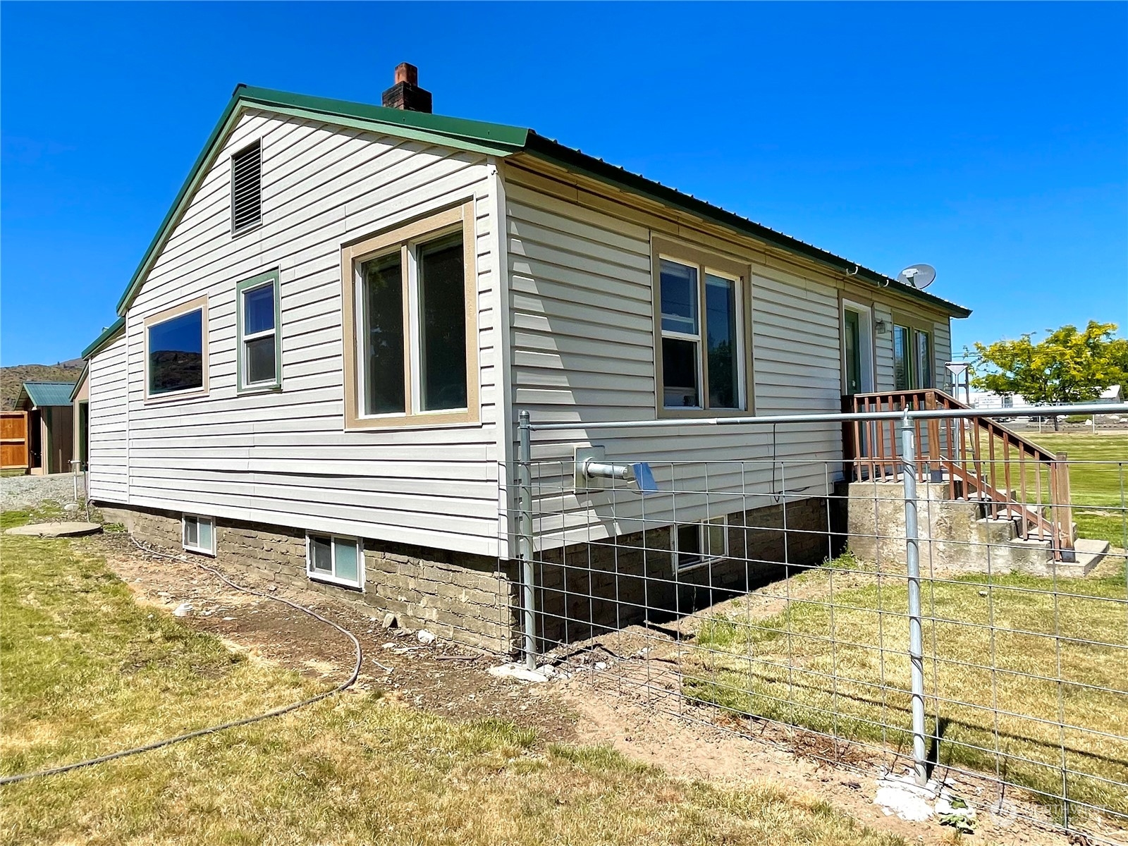 47 Kermel Road Omak, WA 98841 - Photo 3 of 40 a front view of a house with a yard