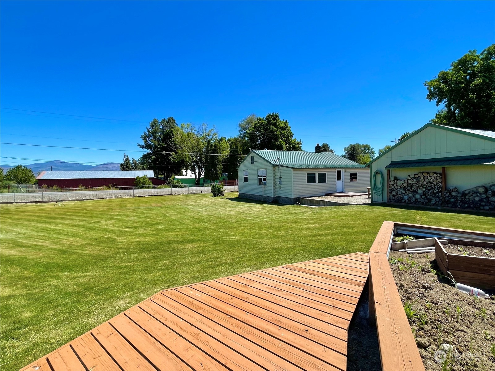 47 Kermel Road Omak, WA 98841 - Photo 32 of 40 a view of a patio with lawn chairs under an umbrella