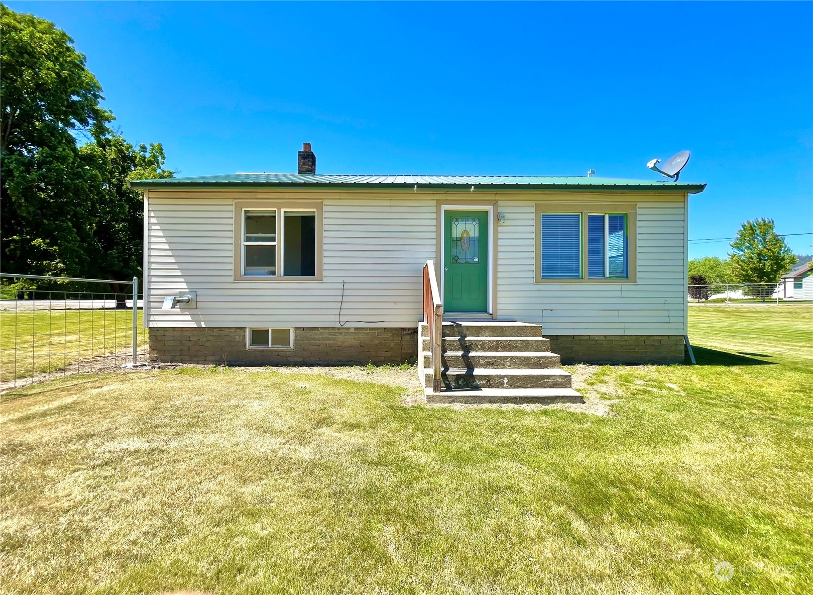 47 Kermel Road Omak, WA 98841 - Photo 39 of 40 a front view of house with yard
