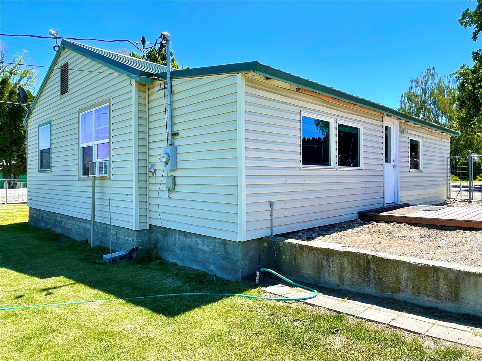 47 Kermel Road Omak, WA 98841 - Photo 5 of 40 a view of a house with a yard