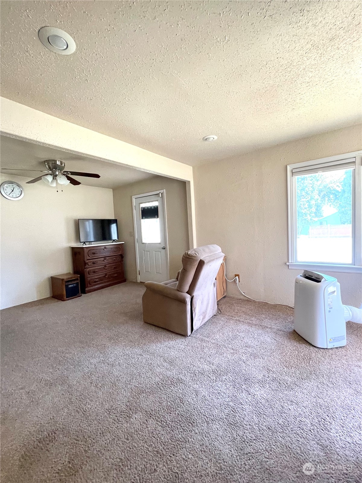 47 Kermel Road Omak, WA 98841 - Photo 10 of 40 a living room with furniture and a flat screen tv
