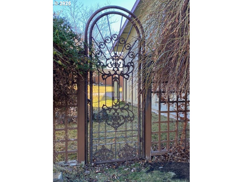 61260 Sunflower Lane Bend, OR 97702 - Photo 15 of 27