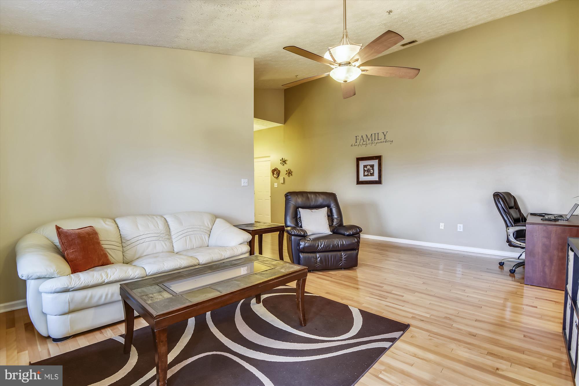 685 Winding Stream Way, Unit 302 Odenton, MD 21113 - Photo 5 of 38 Living room