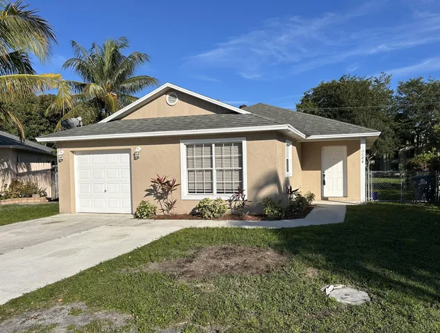 $2,600 | 10084 Boynton Pl Circle, Boynton Beach, FL 33437