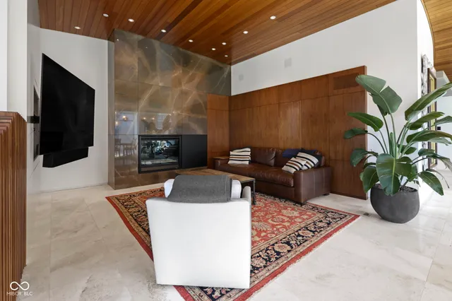 $1,395,000 | 429 North Pennsylvania Street, Unit 904, Indianapolis, IN 46204