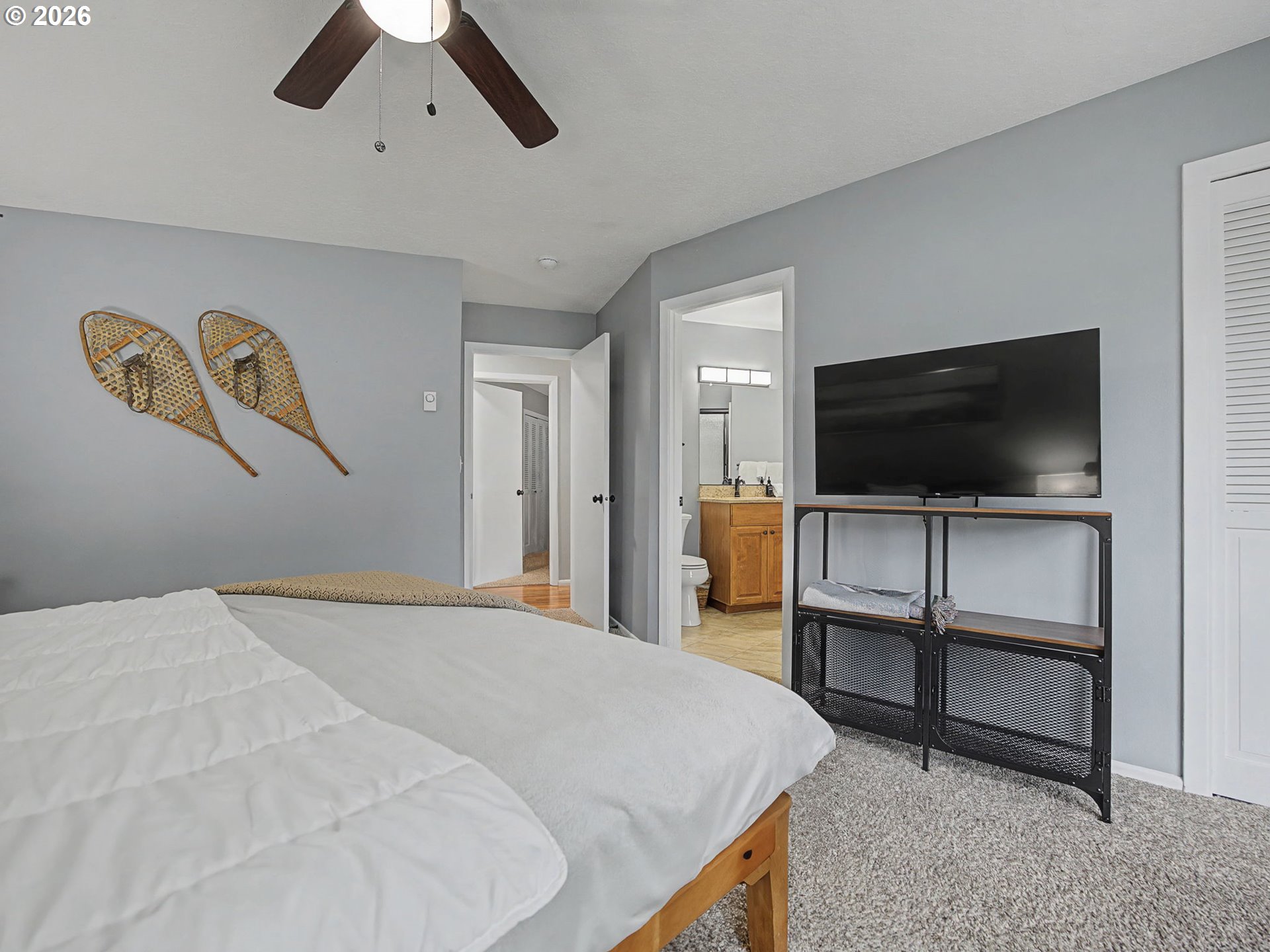 68660 East Fairway Estates Road Welches, OR 97067 - Photo 13 of 37 Owner's Suite Bedroom
