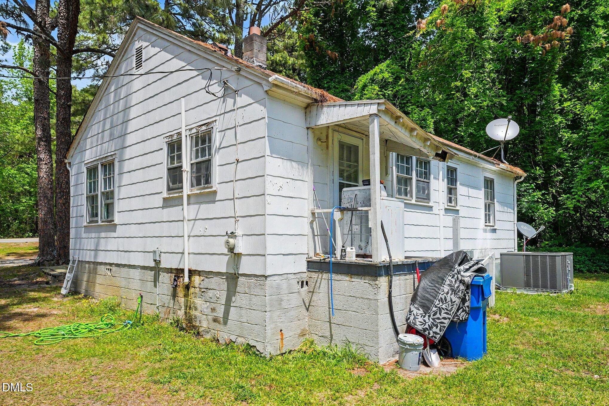 399 Army Road Raeford, NC 28376 - Photo 4 of 10 004_file_2924